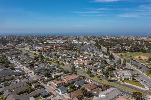 1814 Main St, Huntington Beach CA  92648-2725 exterior