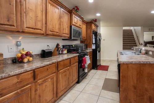 272 Main St, Kayenta UT 84738-6240 exterior