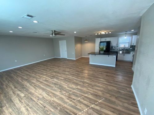 1911 Park St, Clifton, TX 76634-1131