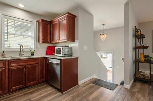 61 Summer St, Westerly, RI 02891-1962