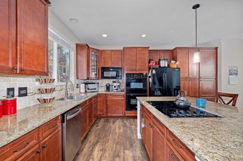 7062 Jamestown Ct, Aurora, CO 80016-7537