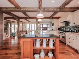 19 Beach Dr, Norwalk CT  06853-1811 exterior