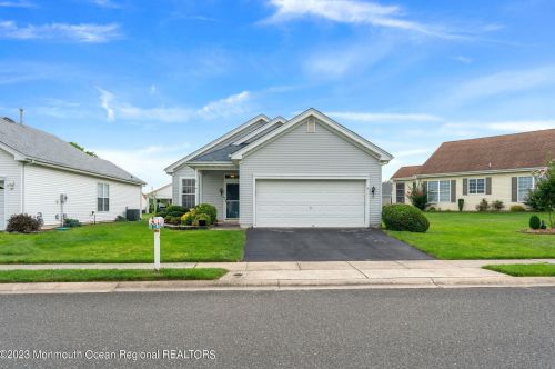 34 Durham Ave, Lakehurst, NJ 08759-6648