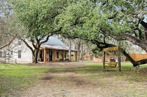 2195 Old Stagecoach Rd, Uhland, TX 78640-5646