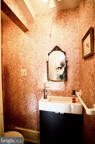 310 Warwick Rd, Haddonfield NJ 08033-3828 exterior