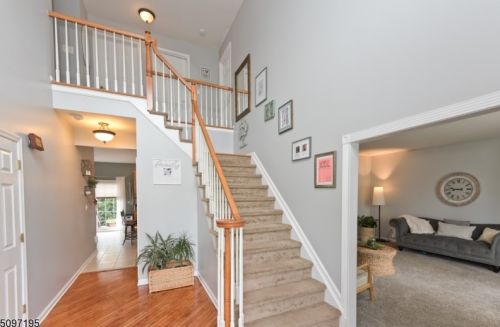 19 Goldstar Dr, Princeton NJ  08540-8577 exterior