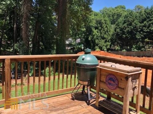 2008 Dering Cir, Atlanta GA  30345-1614 exterior