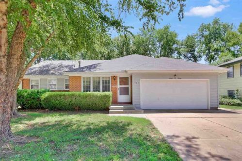 707 Park Lane St, Derby, KS 67037-1322