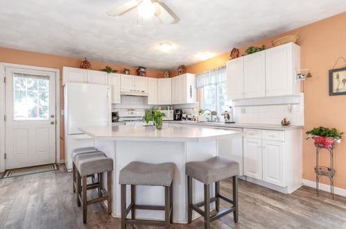 15 Di Fazio Dr, Providence, RI 02919-5909
