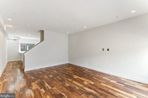 154 Front St, Philadelphia PA  19106-0020 exterior