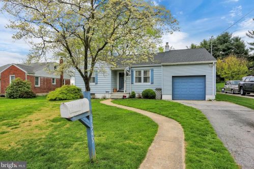 1349 Canterbury Ln, York, PA 17406-2005