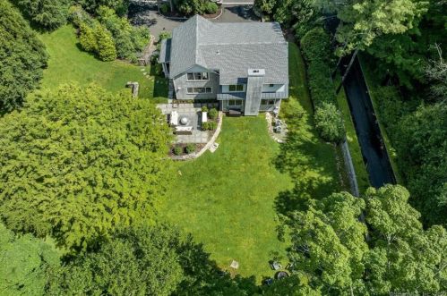 86 Lower Cross Rd, Greenwich CT  06831-3002 exterior