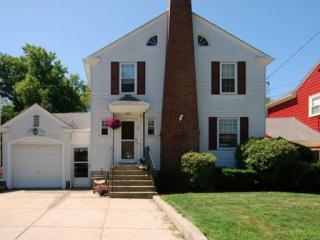 35 Mountain Ave, East Providence, RI 02915-5015
