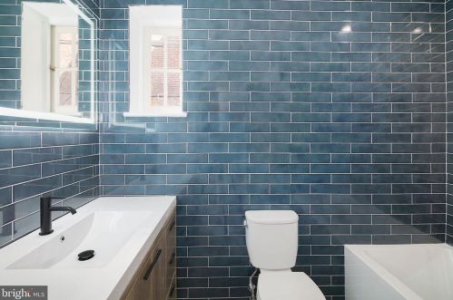 758 Front St, Philadelphia PA 19147-3523 exterior