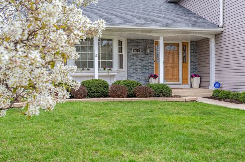 1074 Tennessee Ln, Elk Grove Vlg, IL 60007-2981