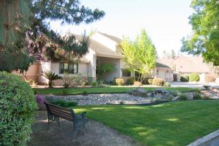 5445 Grove Ct, Visalia, CA 93291-7900