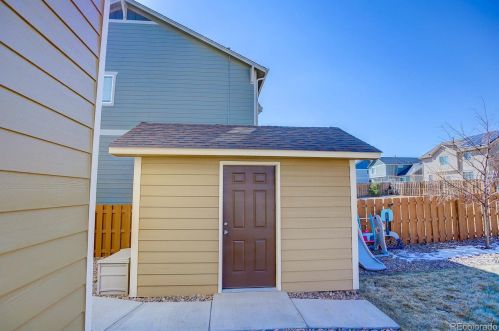 201 Newbern Way, Aurora CO 80016-6124 exterior