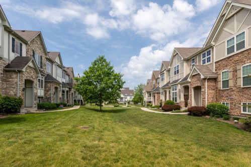 186 Sype Dr, Carol Stream, IL 60188-3374