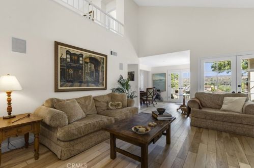 814 Links Vw Dr, Simi Valley CA 93065-6654 exterior