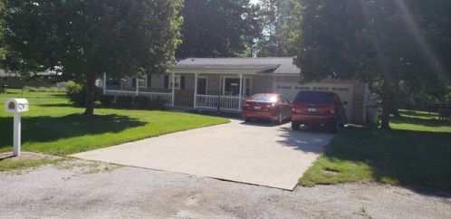 10 Powers Ct, Warrensburg, IL 62573-9781