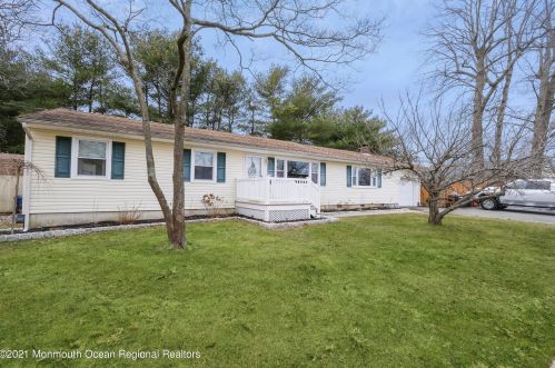 215 Gilford Ave, Island Heights, NJ 08732-7758