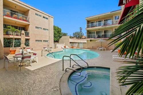 4487 Colbath Ave, Van Nuys CA  91423-3538 exterior