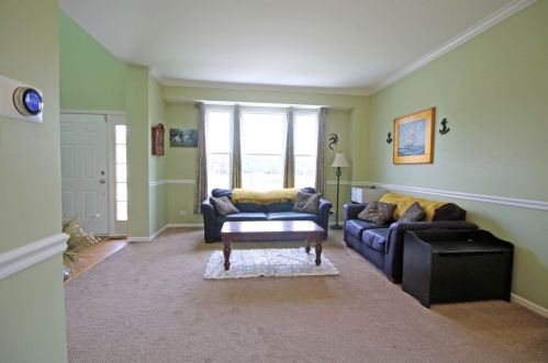 9895 Bedford Dr, Huntley, IL 60142-2304