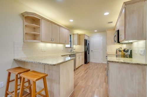 7025 Lincoln Dr, Fort Worth TX  76182-7663 exterior