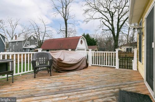 320 Chestnut St, Tavistock NJ 08033-1810 exterior