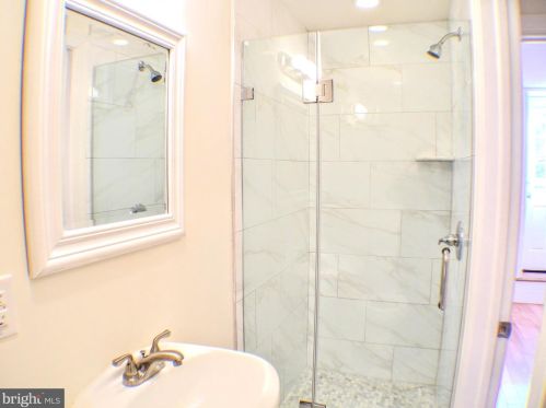 546 Manton St, Philadelphia PA 19147-5118 exterior