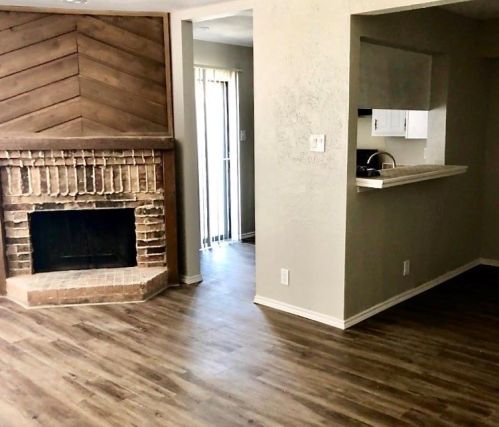 6028 Stoneybrook Dr, Fort Worth TX  76112-2789 exterior