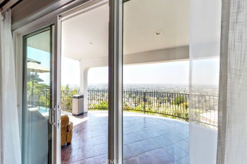 11832 Cir Dr, Whittier CA 90601-2352 exterior