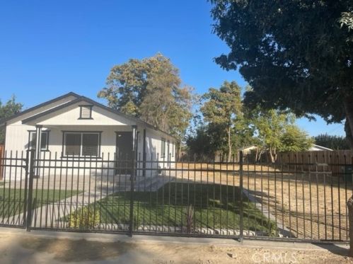 662 Easy St, Merced, CA 95340-9392