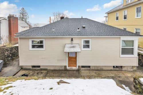 50 New St, Huntington, CT 06484-2316