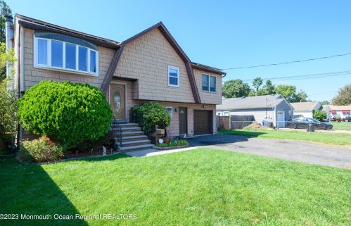 179 Hudson Ave, Middletown, NJ 07748-5526