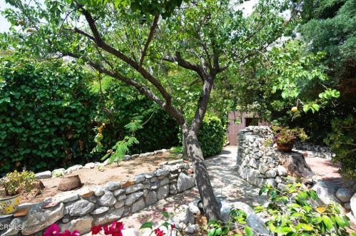 2362 Chapman Rd, Glendale CA  91214-3013 exterior