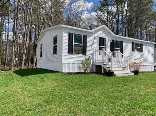 14 Stanley Dr, Lisbon, ME 04250-6272