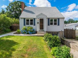 10 Vollmer Ave, Norwalk, CT 06851-4131
