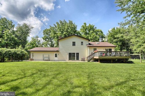 2122 Walnut Bottom Rd, Carlisle PA 17015-9122 exterior