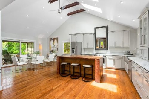2067 Fairhaven Cir, Atlanta, GA 30305-4312