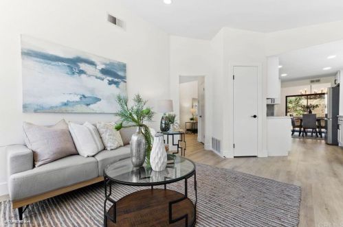 335 Whispering Brook Dr, Vista CA 92083-1956 exterior