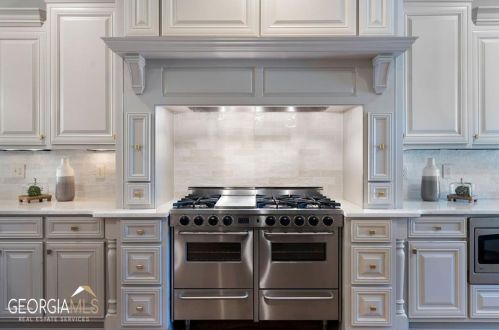555 Glenmanor Ct, Atlanta GA  30328-4270 exterior