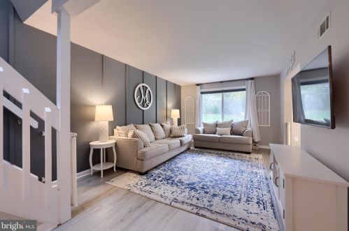 230 Parklawn Ct, Lancaster PA  17601-2660 exterior