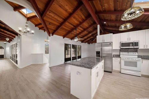1075 Luapele Dr, Honolulu, HI 96818-1989