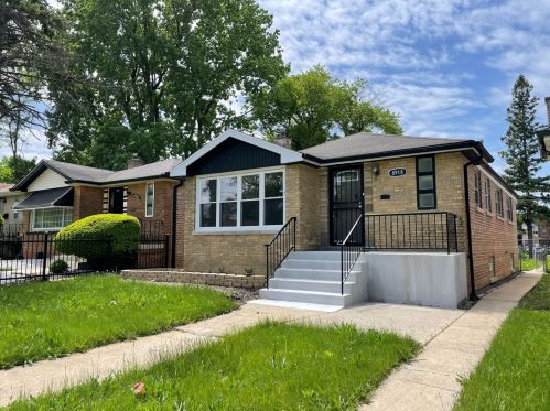 8918 Paulina St, Chicago, IL 60620-4946