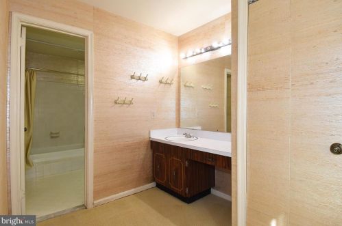 15037 Butterchurn Ln, Silver Spring MD 20905-5741 exterior