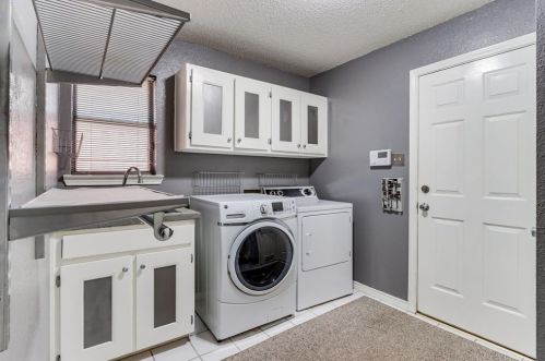 2517 Belmeade Dr, Carrollton TX 75006-2008 exterior