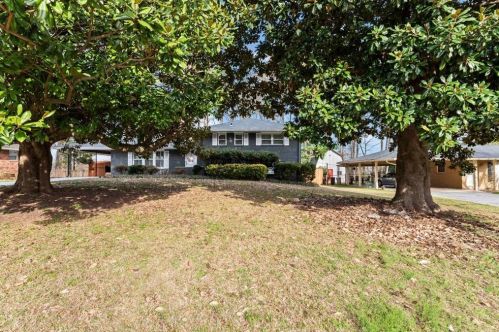 2416 Elmwood Cir, Atlanta, GA 30339-8905