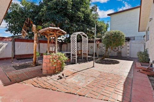 515 Townsend St, Santa Ana CA 92703-2838 exterior