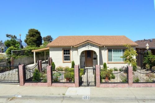 1659 Luxton St, Seaside, CA 93955-3848